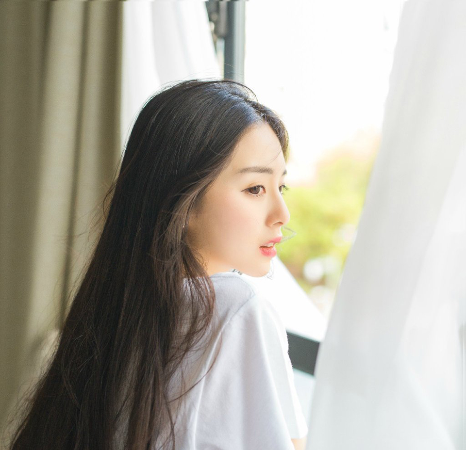 “若只有士元一人，我并不担心。”诸葛亮赞赏的点点头，这也是他准备用的策略，不过这一次，他却没有太大的把握：“士元强于军略、奇谋，精通术数，然性情孤僻，桀骜不驯，若只他一人，却是不难对付。”