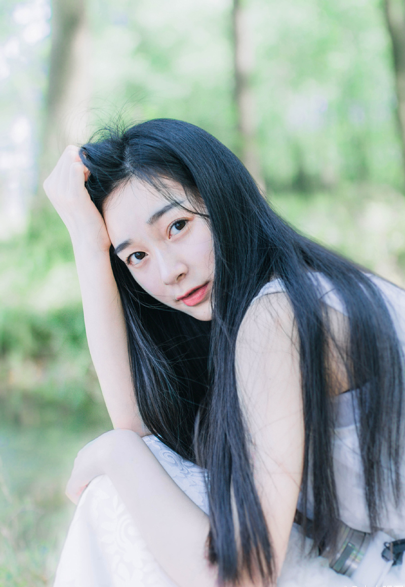 有一天，友情和爱情碰见。爱情问友情：世上有我了，为什么还要有你的存在？友情笑着说：爱情会让人们流泪，而友情的存在就是帮人们擦干眼泪！朋友就是：偶尔会为你担心向你关心替你懆心想你欢心逗你开心请你放心。朋友之间，懂得关怀才是难得伤心时不妨和我说；痛苦时别忘了跟我讲；有病时别忘了通知我；困难时记得要请教我；失望时要想起还有我；开心时更不要忘记我。朋友的定义，就在于此我们是朋友，这就够了